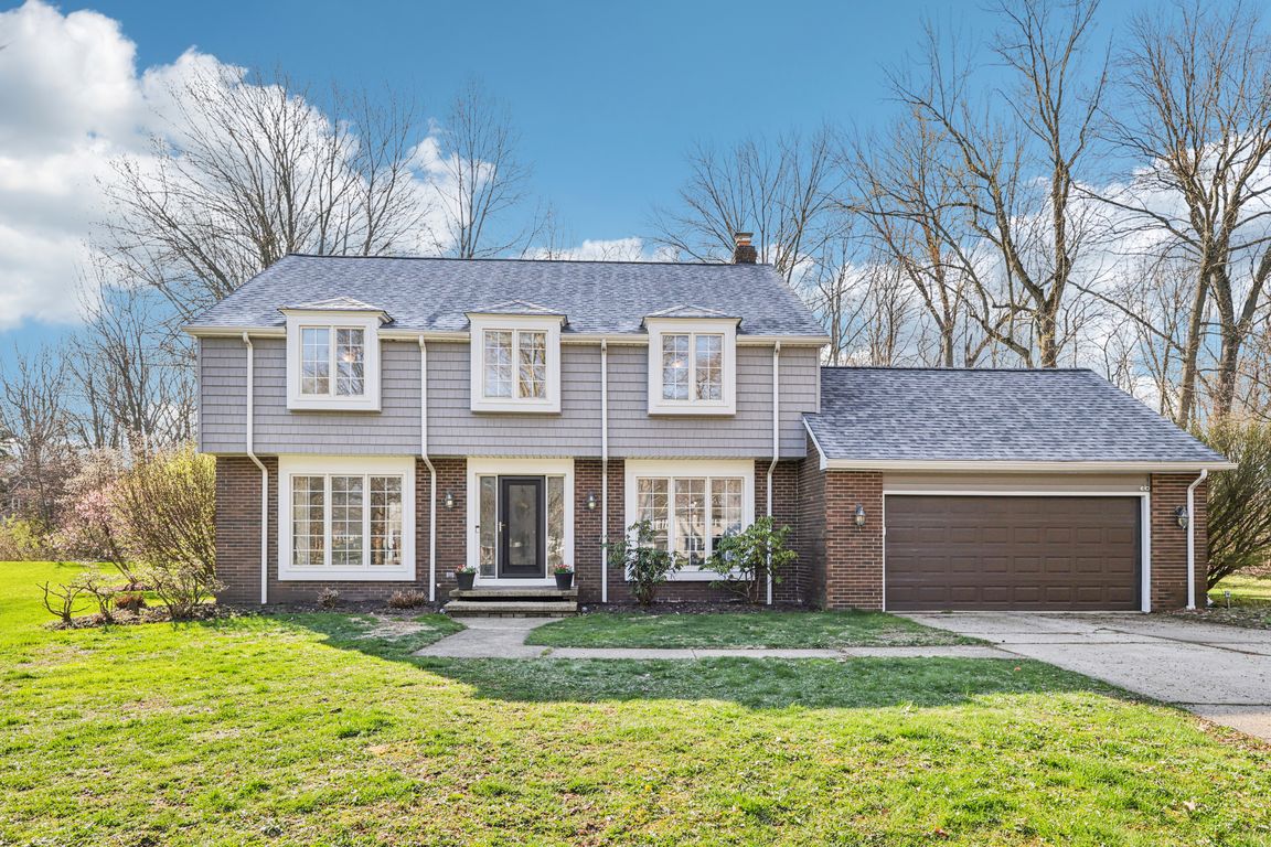 Briarwood Dr-S0904-001.jpg