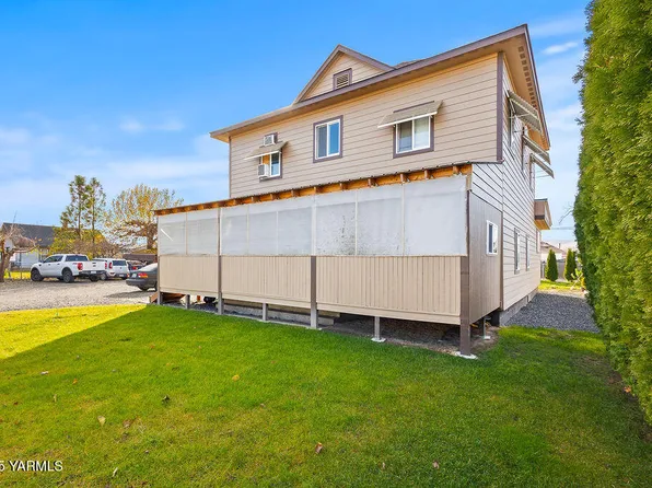 112 & 118 W Moxee Ave, Moxee, WA 98936