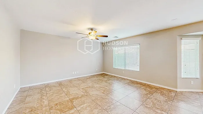 5805 S 27th Ln — Photo 6