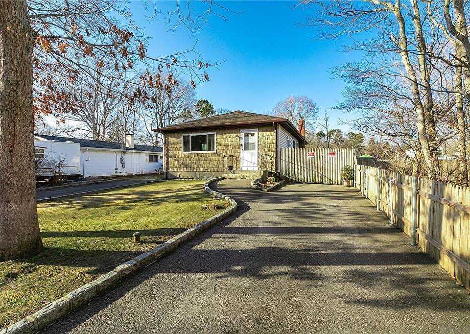 1st image of 155 Flower Hill Dr