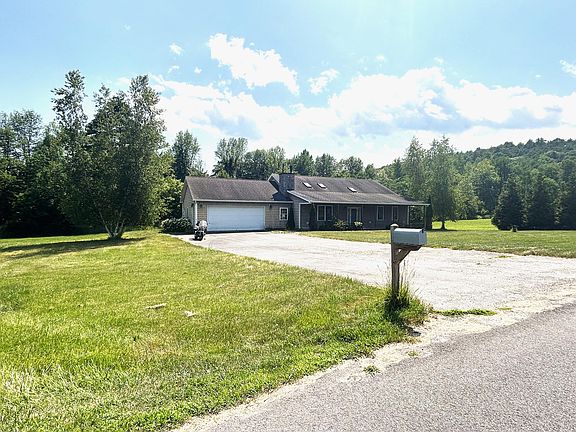 2nd image of 326 Bay Ln