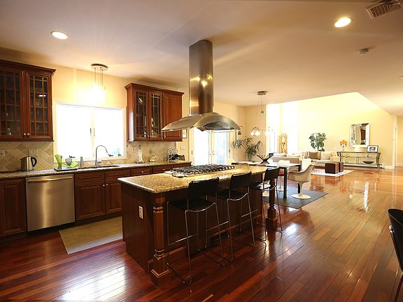 5th image of 333 Woodland Ave