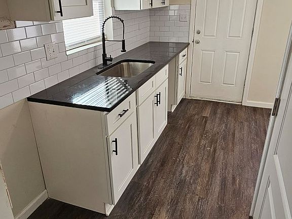 4th image of 2321 Taylor Ave