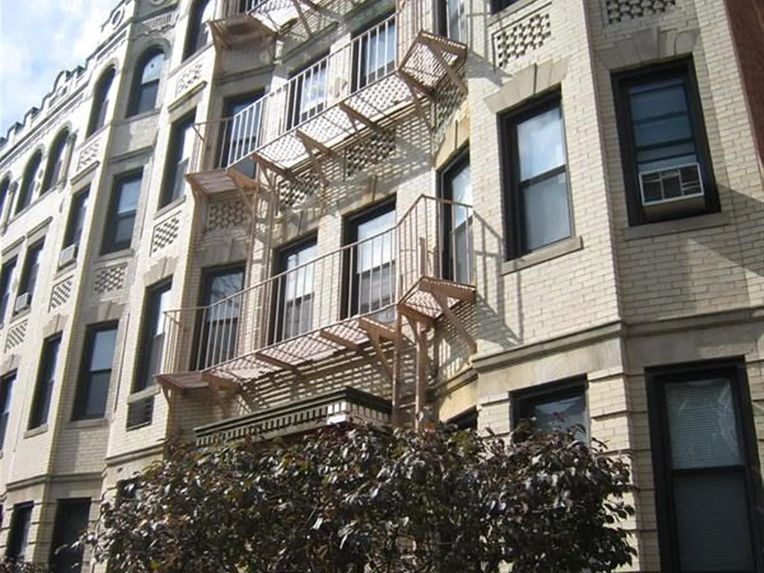 77 Hancock St — Photo 2
