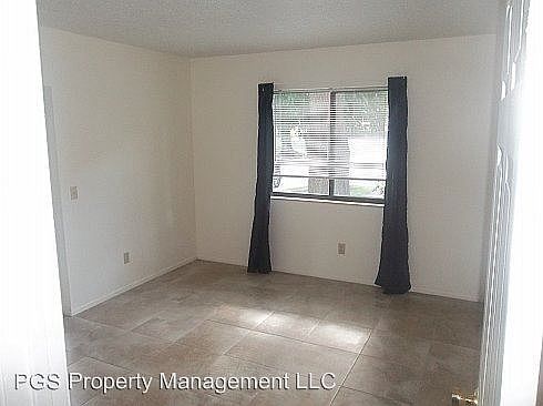 4th image of 2321 Oak Park Way