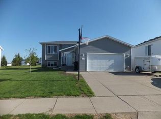 3617 Lewis Rd NW, Mandan, ND 58554