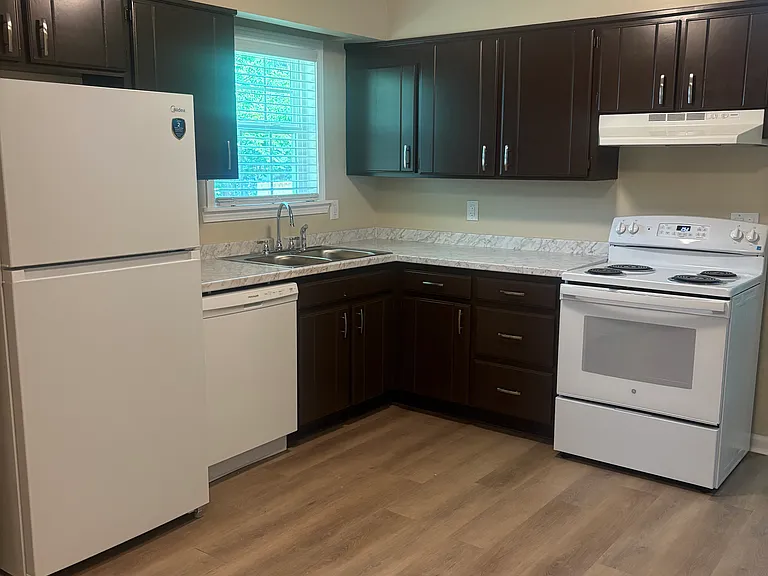 1039 N Lakeshore Dr — Photo 14
