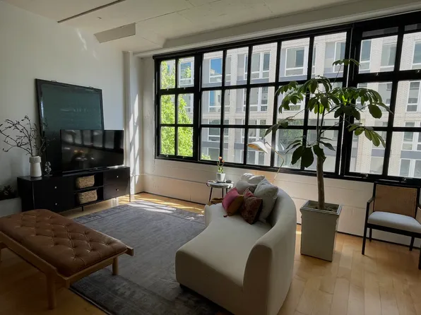 1400 NW Irving St, Portland, OR 97209