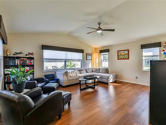 4th image of 2117 SW 40th Ter