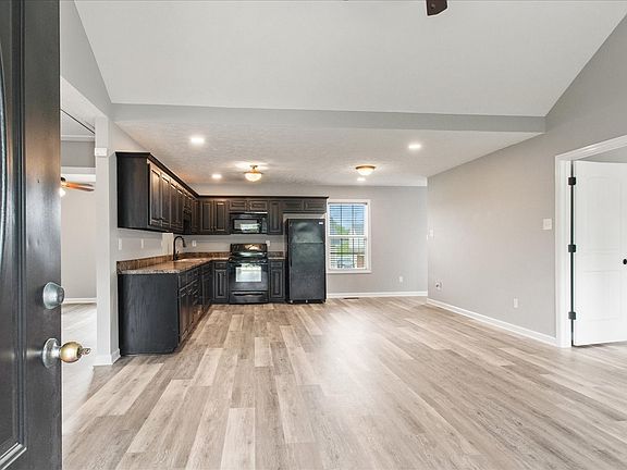 5th image of 125 Southview Dr