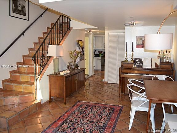 3rd image of 635 Euclid Ave APT 221