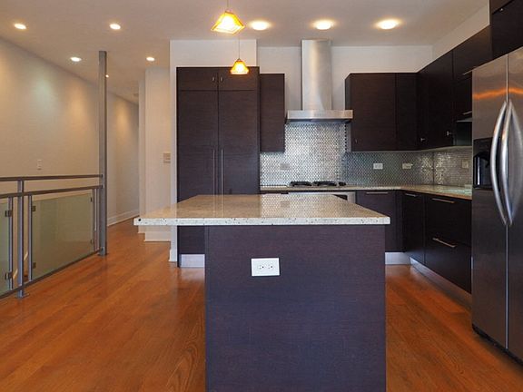3rd image of 1261-63 N Honore St #1