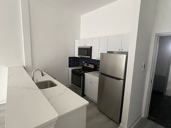4th image of 901 Quarry St #405