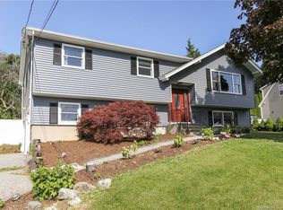 4 Curtis Ave, New Fairfield, CT 06812