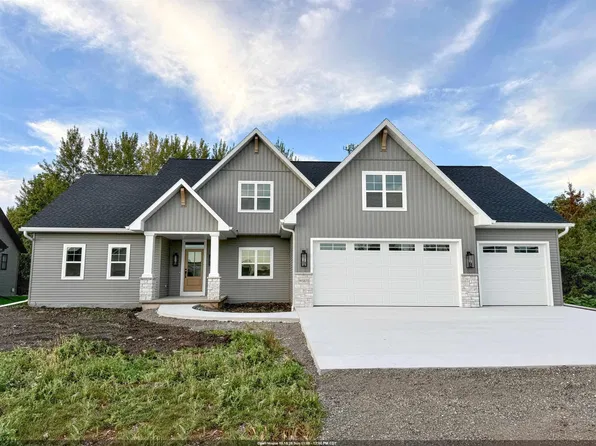 W5875 Delta Dr, Menasha, WI 54952