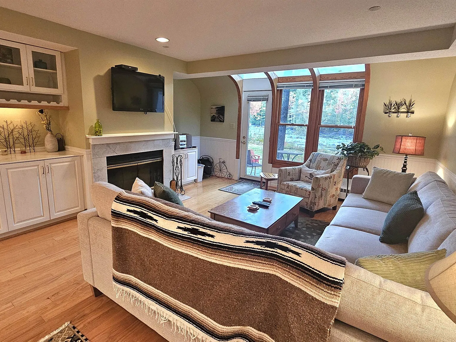 2 bed, 2.0 bath, 1226 sqft, $12,500 — Photo 3