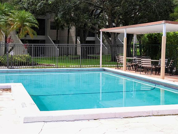 5th image of 210 Lakeview Drive #306