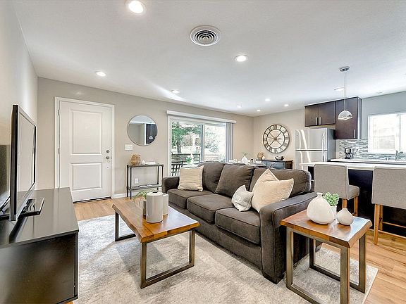 2nd image of 50 Casa Maria Ct APT B