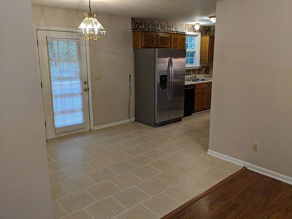 3rd image of 100 Fairview Cir