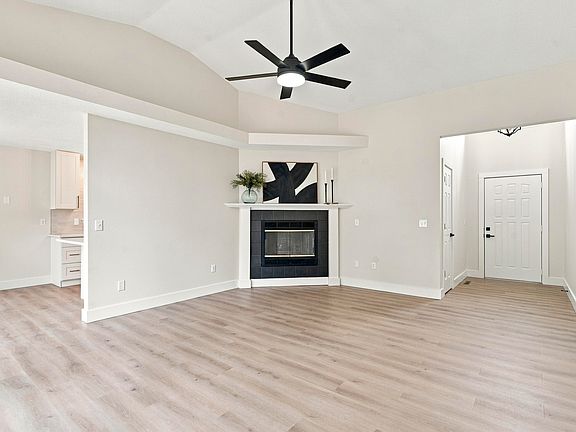 4th image of 3906 W Kay Pointe Boulevard