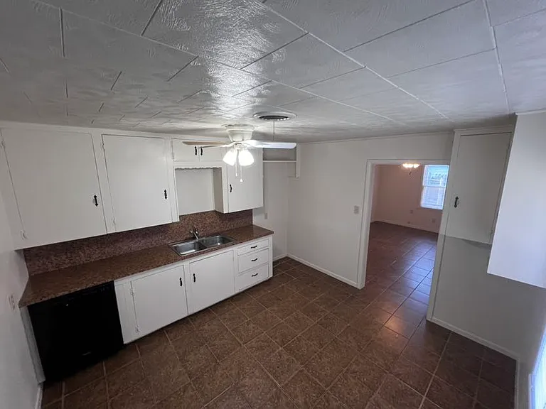 233 Westridge Dr — Photo 3