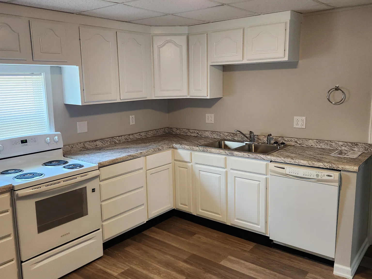 3 bed, 1049 sqft, $1,800 — Photo 2
