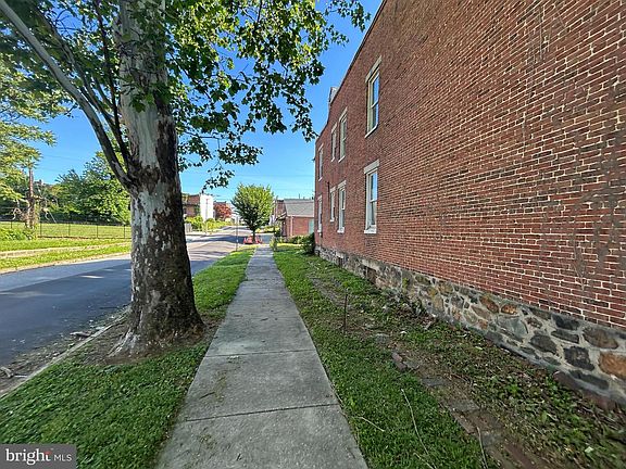 4th image of 2756 W Mosher St