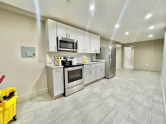 2nd image of 2809 Snyder Ave #B2