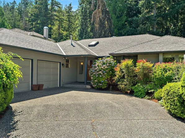 8832 Carmanah Ter, North Saanich, BC V8L 5E9