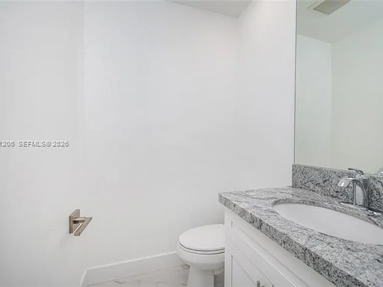 1621 S Treasure Dr #1621 — Photo 26