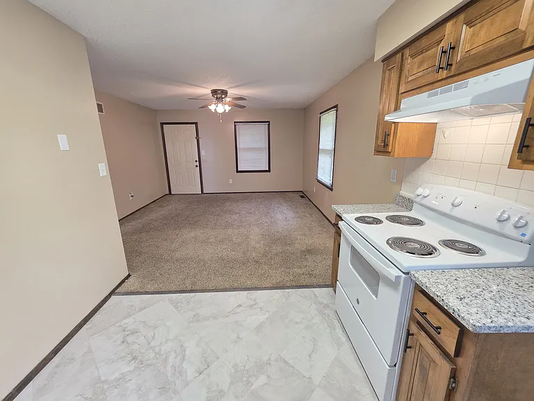 915 N Osage St — Photo 10