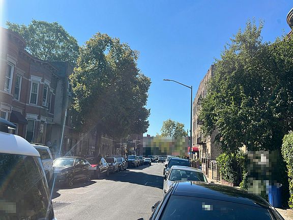5th image of 152 E 35th St