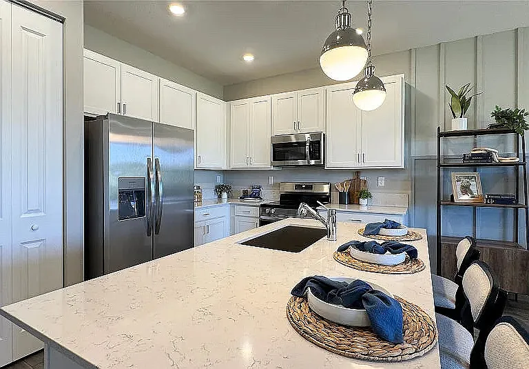 3 bed, 2.5 bath, 1436 sqft, $2,500 — Photo 4
