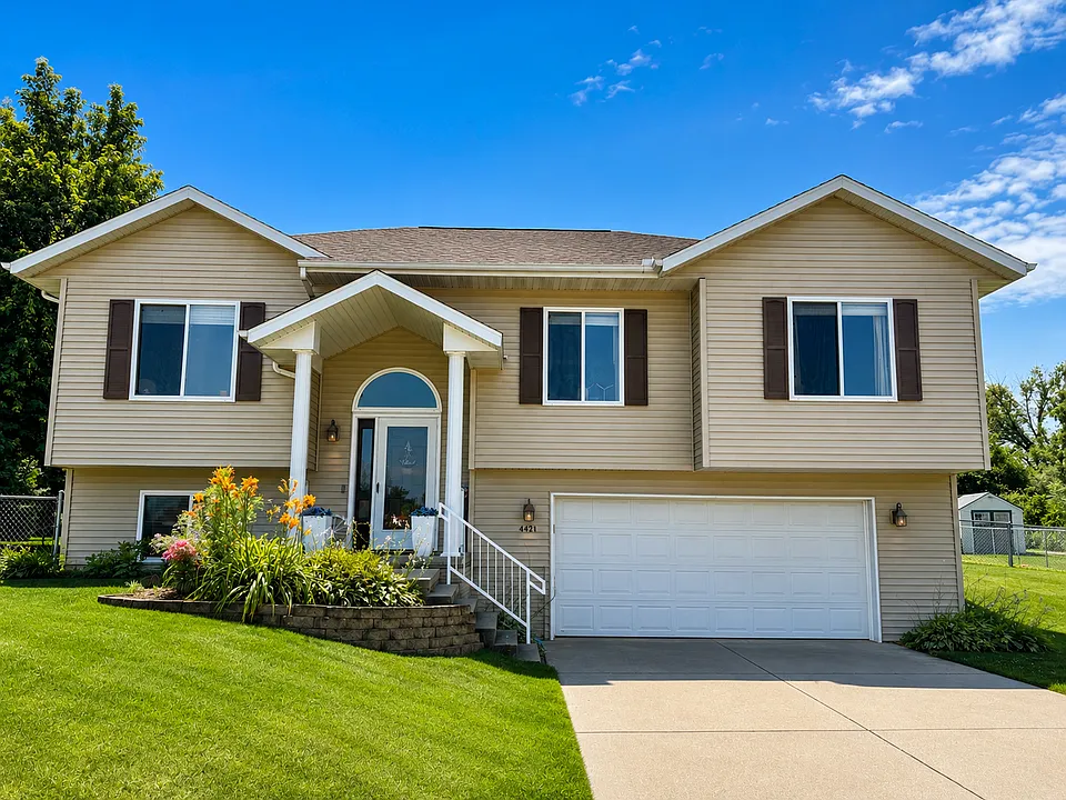 4421 Megan Ct NW