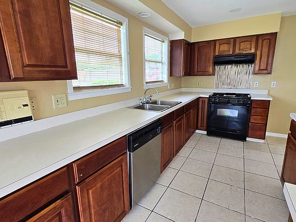 4th image of 2121 Montesquieu St