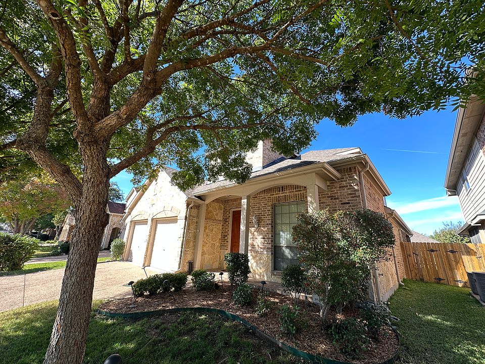 1st image of 2704 Waterway Dr