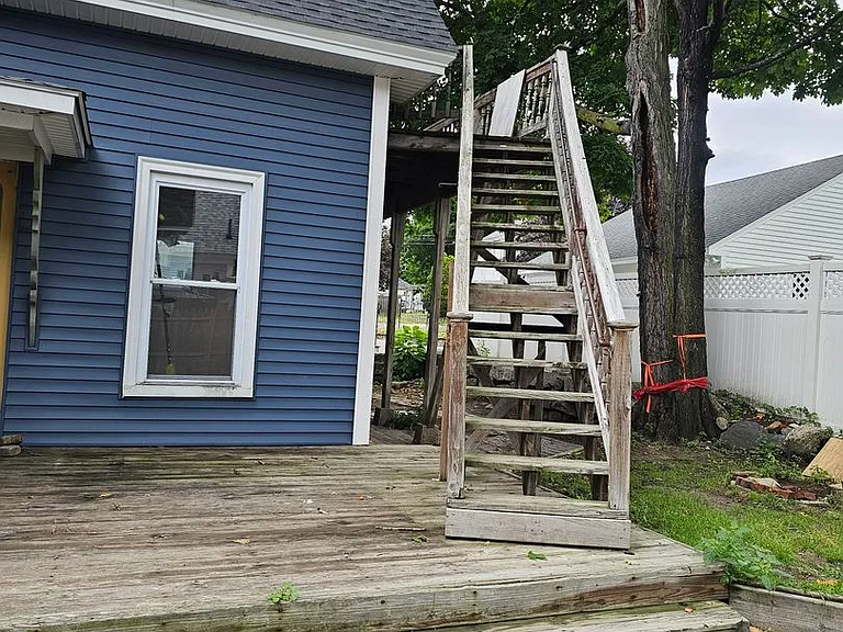 605 Hall St — Photo 3