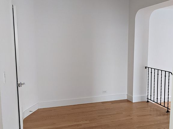 5th image of 10 W 65th St APT 5A