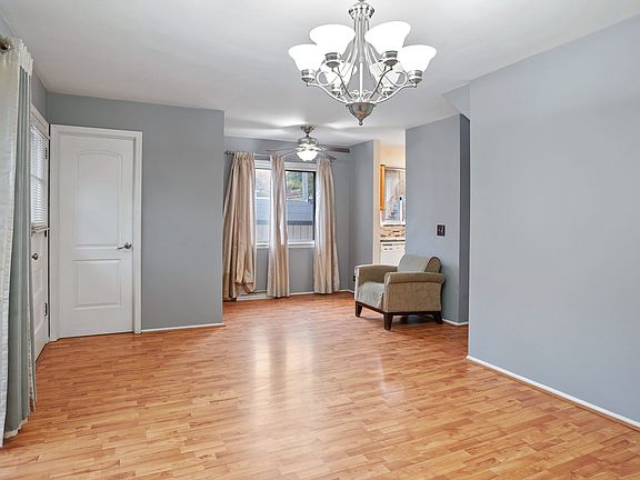 4th image of 2309 W Greenleaf Ave #E