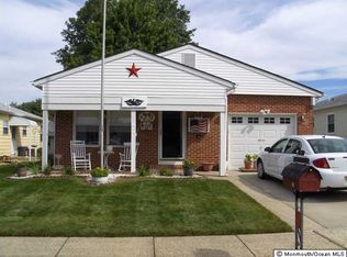 11 Maniwaki Dr, Toms River, NJ 08757
