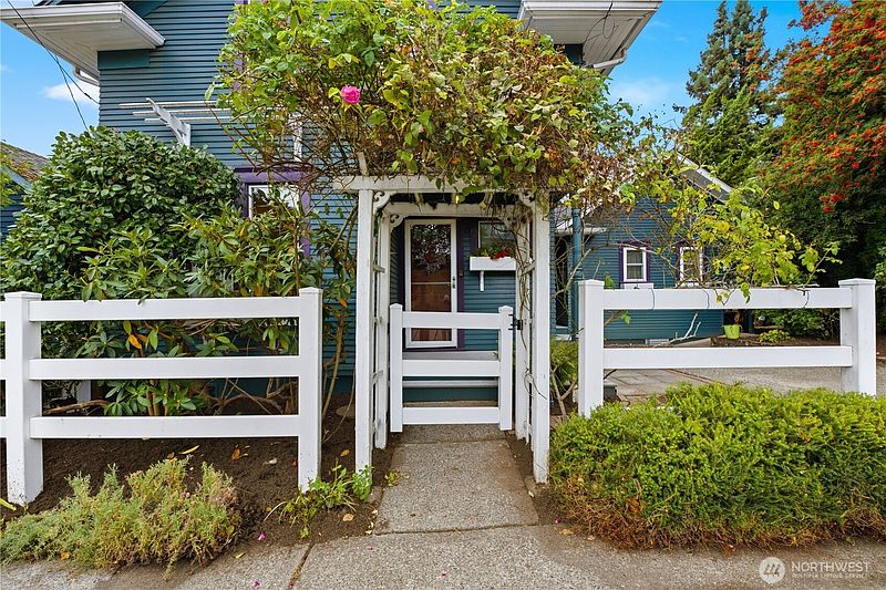2nd image of 919 20th Avenue S
