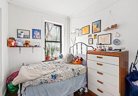 5th image of 230 E 7th St APT 5B