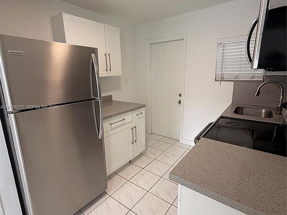 4th image of 2420 NW 31st St #3