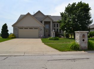 722 Lakeshore Dr, Tuscola, IL 61953