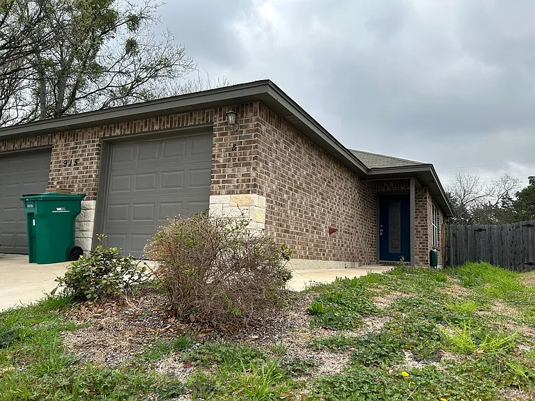 915 Rebecca Ln — Photo 19