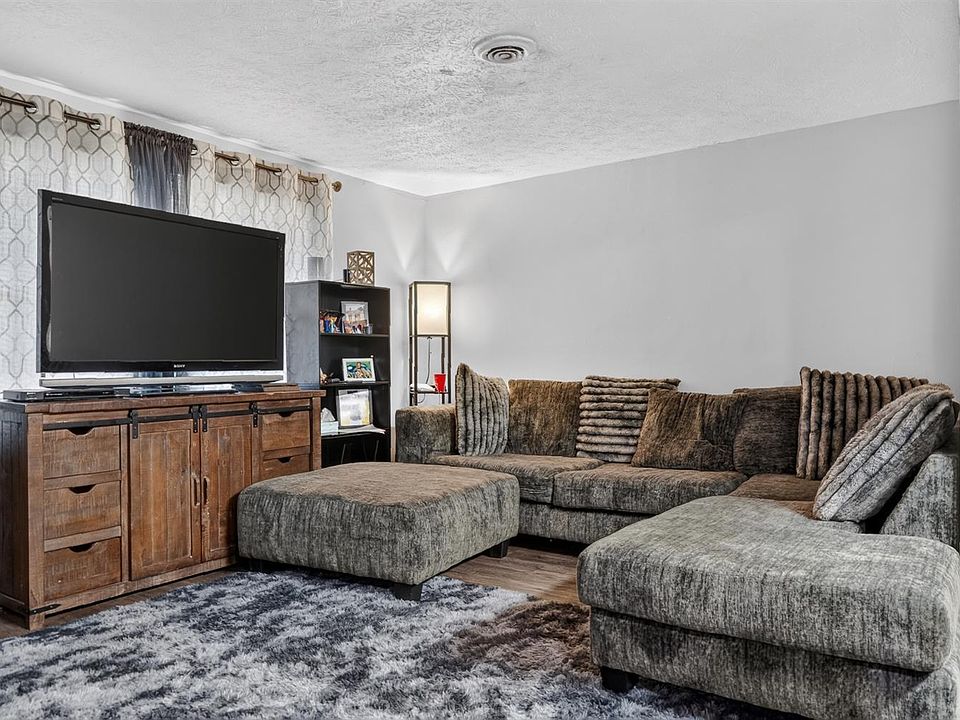 1st image of 1150 Oriole Ct