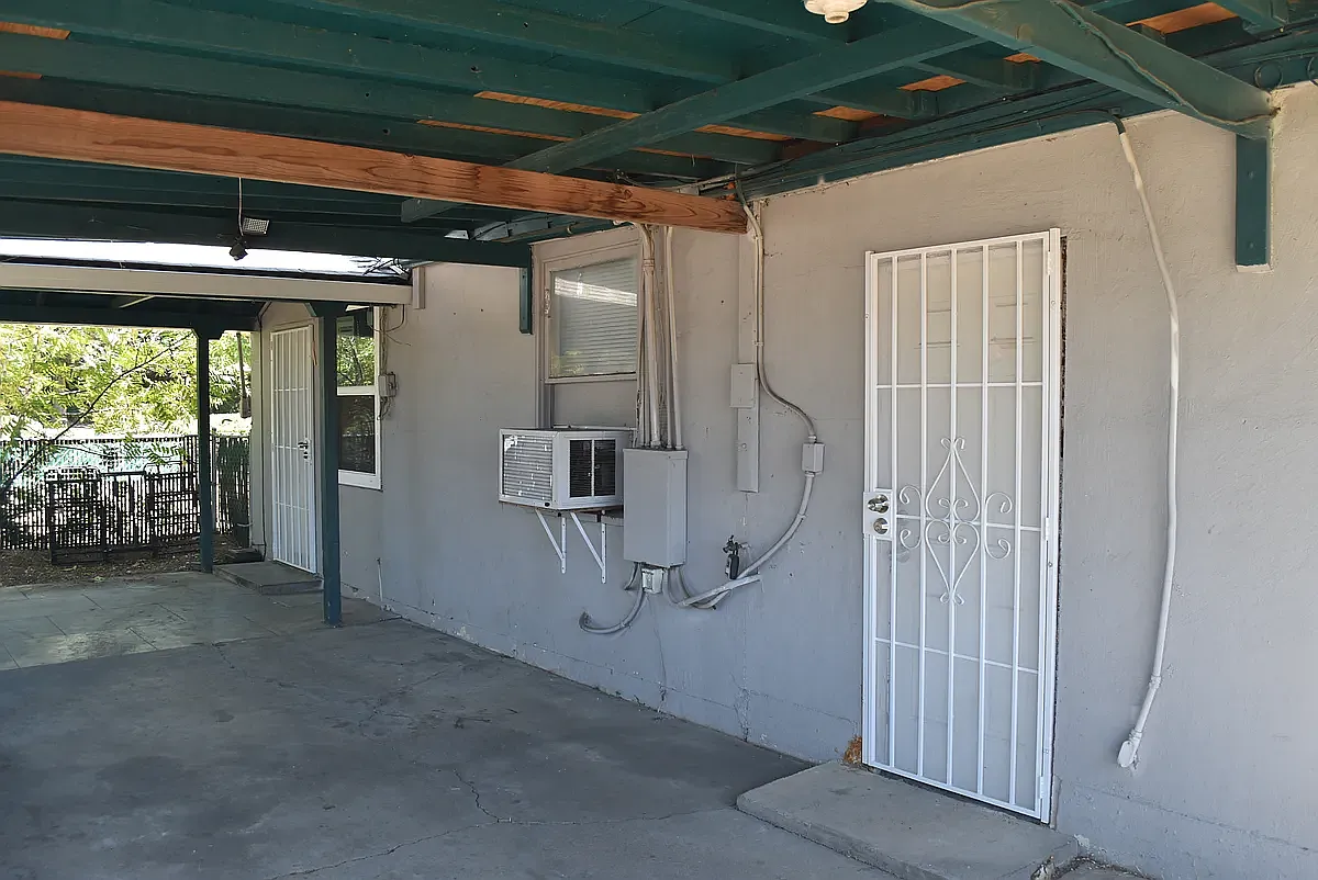 2 bed, 450 sqft, $1,995 — Photo 3