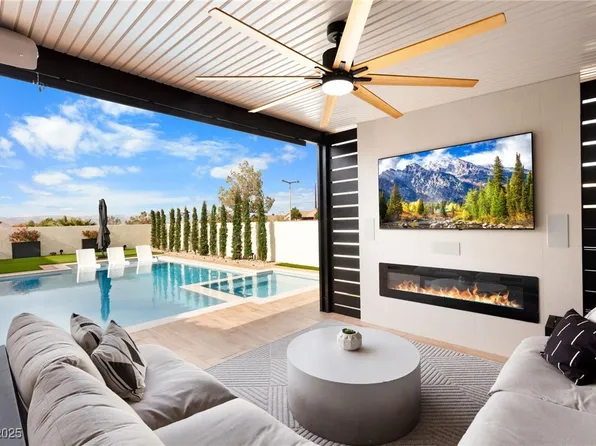 2460 Chateau Napoleon Dr, Henderson, NV 89044