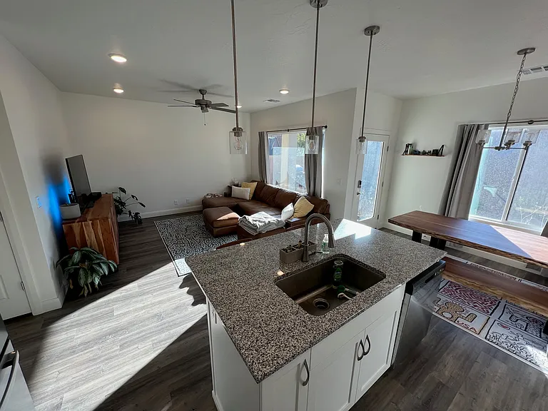 472 S Deep Creek Dr — Photo 3