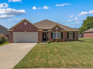 1917 Barnett Pl, Bartlesville, OK 74006